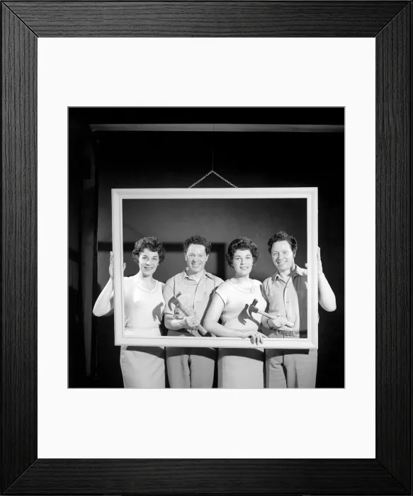 Framed Print : D. I. Y. : Putting your friends in the picture. 1959 A783-006 Framed Print : D. I. Y. : Putting your friends in the picture. 1959 A783-006