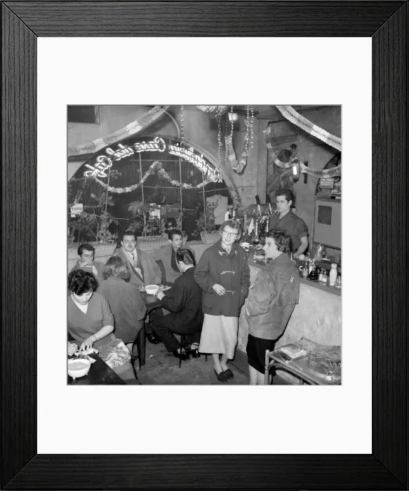 Framed Print : Night club: The Andalucia Cain del cafe. A757b-003