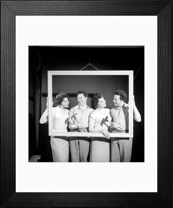 Framed Print : D. I. Y. : Putting your friends in the picture. 1959 A783-003 Framed Print : D. I. Y. : Putting your friends in the picture. 1959 A783-003