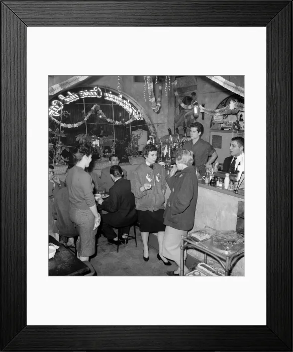Framed Print : Night club: The Andalucia Cain del cafe. A757b-002