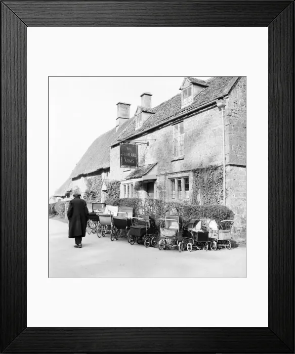 Framed Print : Medical: Baby: Clinic: Once every week the Falklands Arm pub near Stratford stops serving Framed Print : Medical: Baby: Clinic: Once every week the Falklands Arm pub near Stratford stops serving