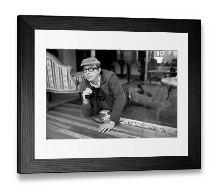 Framed Print : Comedian Eric Morecambe seen here at his Hertfordshire home 1971 71-12050-008