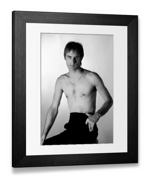 Framed Print : Steve Harley lead singer with the band Cockney Rebel March 1975 75-01206-006 Framed Print : Steve Harley lead singer with the band Cockney Rebel March 1975 75-01206-006