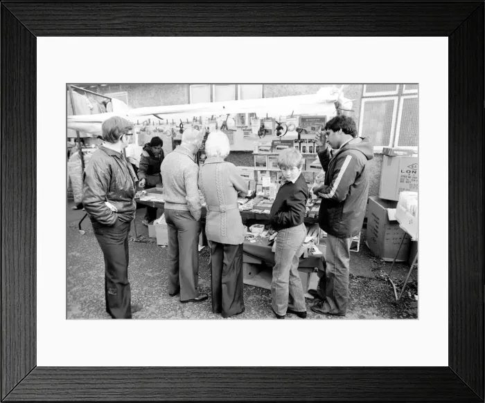 Framed Print : Warwick Market: Market traders and shoppers at a packed Warwick Bank Holiday Market Framed Print : Warwick Market: Market traders and shoppers at a packed Warwick Bank Holiday Market