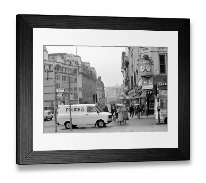 Framed Print : Manchester: Manchesters Piccadilly  /  Market Street area busy with shoppers before