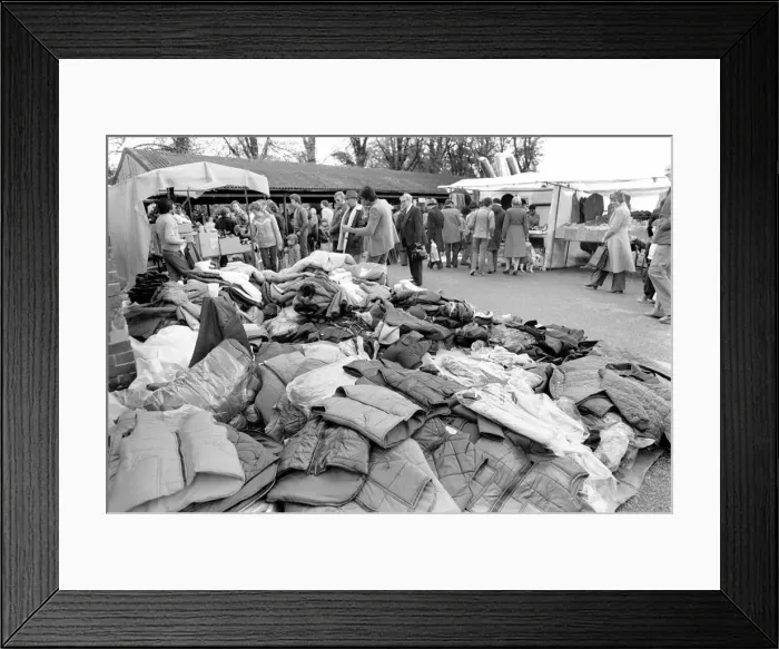 Framed Print : Warwick Market: Market traders and shoppers at a packed Warwick Bank Holiday Market