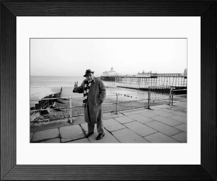 Framed Print : Alf Garnett in Eastbourne: Warren Mitchell as Garnett on the sea-front at Eastbourne Framed Print : Alf Garnett in Eastbourne: Warren Mitchell as Garnett on the sea-front at Eastbourne
