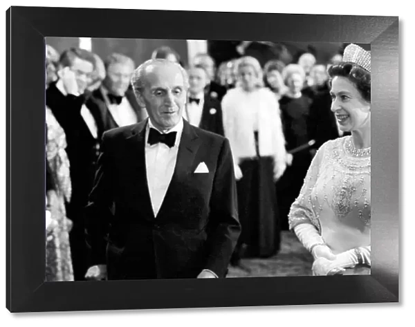 Royalty: Entertainment: Film. H. R. H. The Queen at Royal Premiere 'Funny Lady'