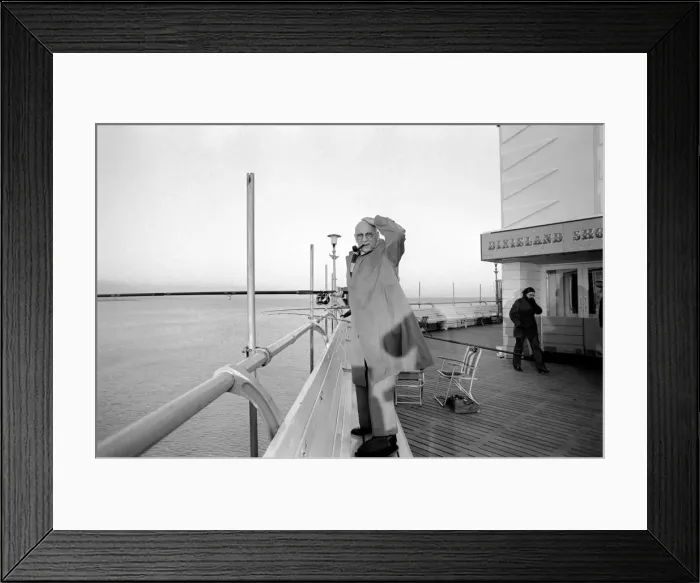Framed Print : Alf Garnett in Eastbourne: Warren Mitchell as Garnett on the sea-front at Eastbourne Framed Print : Alf Garnett in Eastbourne: Warren Mitchell as Garnett on the sea-front at Eastbourne