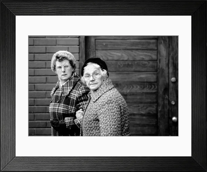 Framed Print : Pensioners: The elderly of Birmingham out and about shopping. March 1981 PM 81-01149-004 Framed Print : Pensioners: The elderly of Birmingham out and about shopping. March 1981 PM 81-01149-004