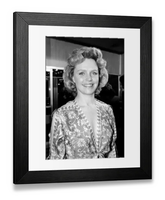 Framed Print : Royalty: Entertainment: Film. H. R. H. The Queen at Royal Premiere Funny Lady