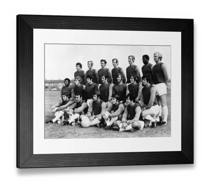 Framed Print : West Ham Team 1970  /  71: Back Row L  /  R Peter bennett, Billy Bonds, Trevor Brooking