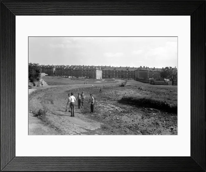 Framed Print : Poverty / Children / Scotland. Black Hills of Glasgow feature Framed Print : Poverty / Children / Scotland. Black Hills of Glasgow feature