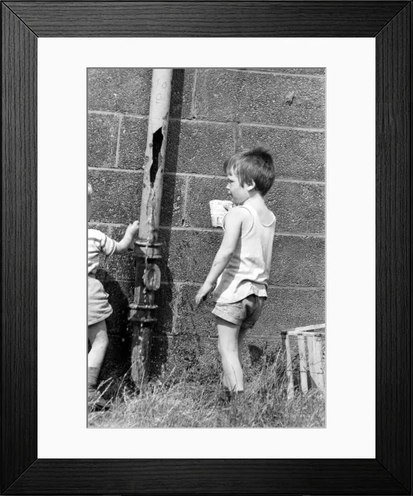Framed Print : Poverty / Children / Scotland. Black Hills of Glasgow feature Framed Print : Poverty / Children / Scotland. Black Hills of Glasgow feature