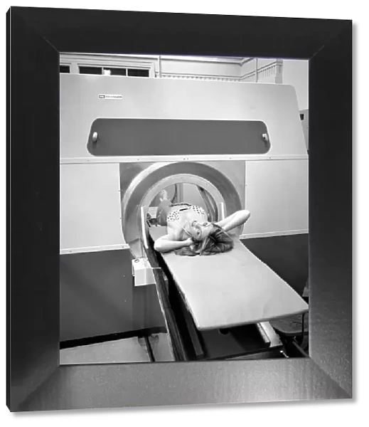 Model Gillian Duxbury in E. M. I. X-Ray scanner. April 1975 75-1905-006
