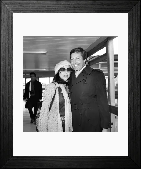 Framed Print : Joan Collins. April 1975 75-1913-001 Framed Print : Joan Collins. April 1975 75-1913-001