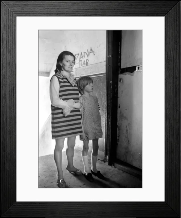 Framed Print : Poverty / Children / Scotland. Black Hills of Glasgow feature Framed Print : Poverty / Children / Scotland. Black Hills of Glasgow feature