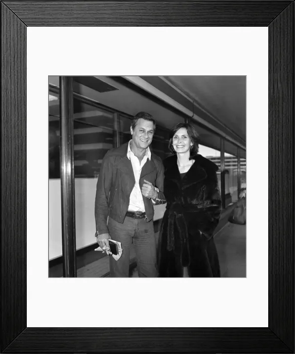 Framed Print : Tony Curtis and his wife Leslie. April 1975 75-1913 Framed Print : Tony Curtis and his wife Leslie. April 1975 75-1913