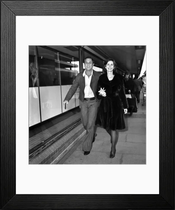 Framed Print : Tony Curtis and his wife Leslie. April 1975 75-1913-002