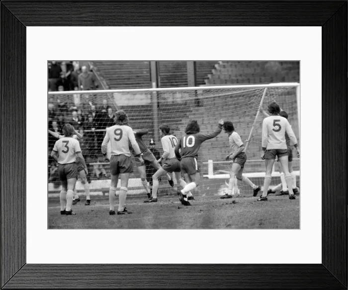 Framed Print : Chelsea (0) v. Ipswich (0). March 1975 75-1713-012 Framed Print : Chelsea (0) v. Ipswich (0). March 1975 75-1713-012