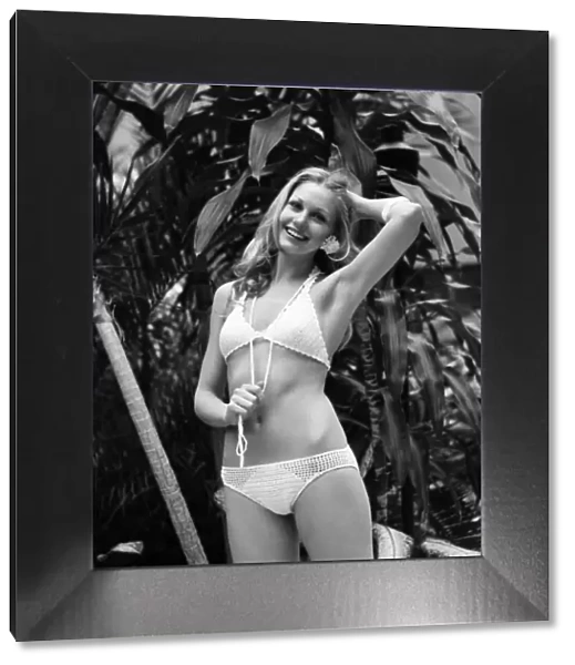 Fashion: Miss South Africa (Miss World). Annaline Kriel. March 1975 75-01350-006