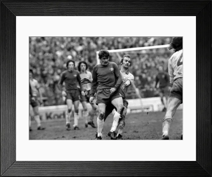 Framed Print : Chelsea (0) v. Ipswich (0). March 1975 75-1713-001 Framed Print : Chelsea (0) v. Ipswich (0). March 1975 75-1713-001