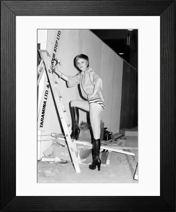 Framed Print : London Fashion Fair International: Model Laura Venner, 22 helping to fix up the stand for Framed Print : London Fashion Fair International: Model Laura Venner, 22 helping to fix up the stand for