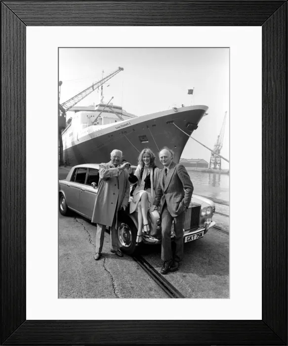 Framed Print : The QE2 Returns. The QE2 returned to Southampton after a fantastically successful Framed Print : The QE2 Returns. The QE2 returned to Southampton after a fantastically successful