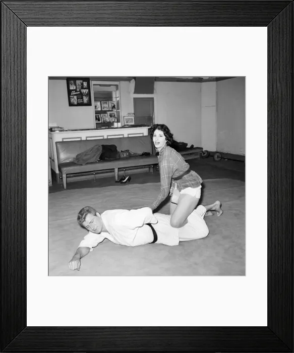 Framed Print : Womens Self Defence: Judo expert Joe Robinson shows Valerie Dave some self defence Framed Print : Womens Self Defence: Judo expert Joe Robinson shows Valerie Dave some self defence