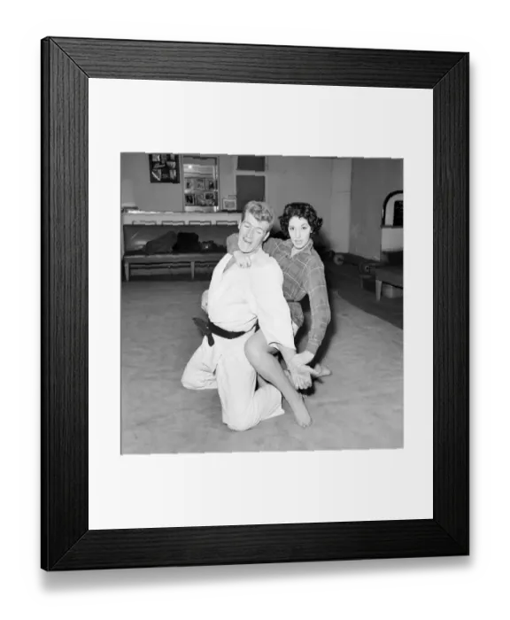 Framed Print : Womens Self Defence: Judo expert Joe Robinson shows Valerie Dave some self defence Framed Print : Womens Self Defence: Judo expert Joe Robinson shows Valerie Dave some self defence