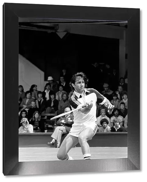 Wimbledon 80, 5th day. I. Nastase v. R. Stockton. June 1980 80-3345-028