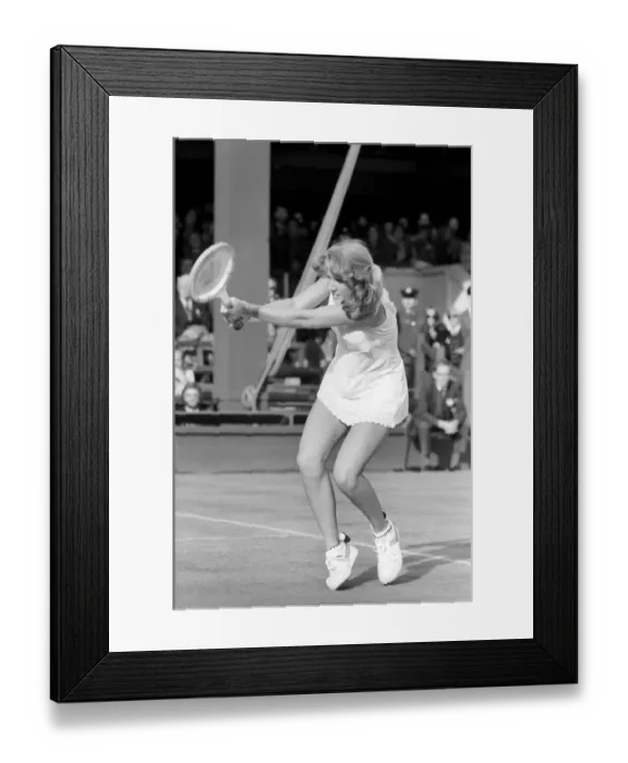Framed Print : Wimbledon 1980: 2nd day. Tracey Austin vs. Miss A. Moulton Framed Print : Wimbledon 1980: 2nd day. Tracey Austin vs. Miss A. Moulton