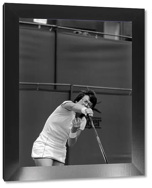 Wimbledon 1980. 7th day. Pam Shriver vs. B. J. King. June 1980 80-3384-011