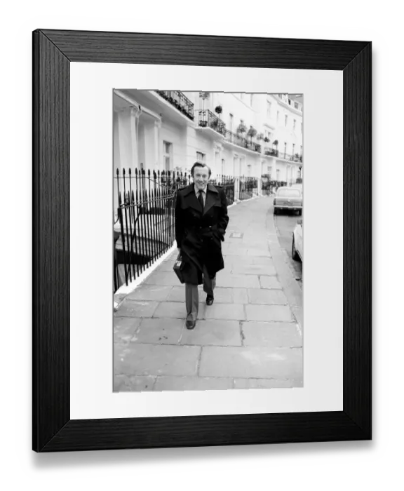 Framed Print : Entertainment: Television. David Frost was off to hold talks all over London