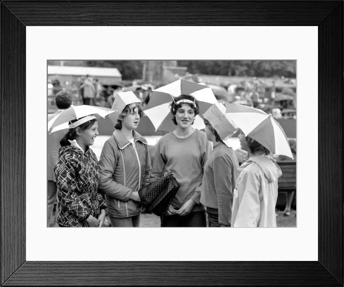 Framed Print : Wimbledon 1980: 2nd day. Funny hats: School girls, left to right: Andrea Graves