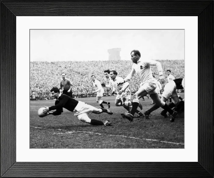 Framed Print : Scottish scrum half JAT Rodd passes the ball out from a scrum during the Five Nations