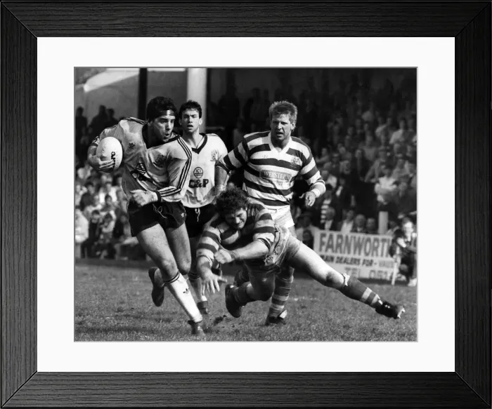Framed Print : Eyres Richards scores a try for Widnes during their rugby league match. April 1988 Framed Print : Eyres Richards scores a try for Widnes during their rugby league match. April 1988