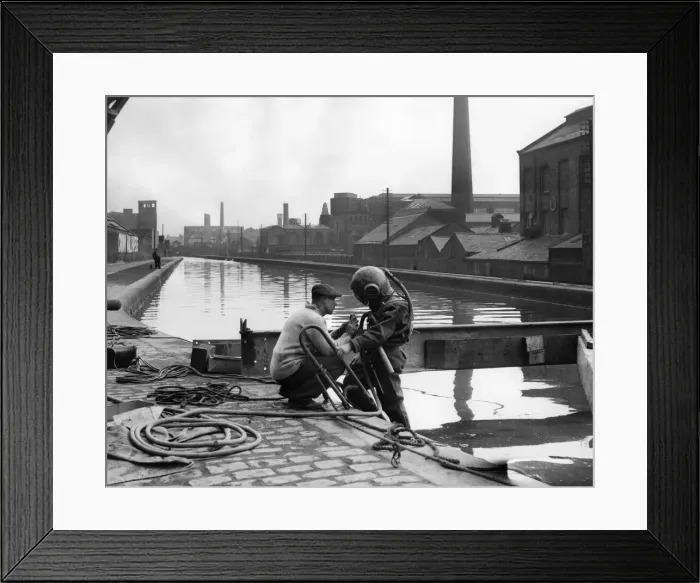 Framed Print : Diver Jack Ellis comes up from the river for a quick breather. September 1949 Framed Print : Diver Jack Ellis comes up from the river for a quick breather. September 1949