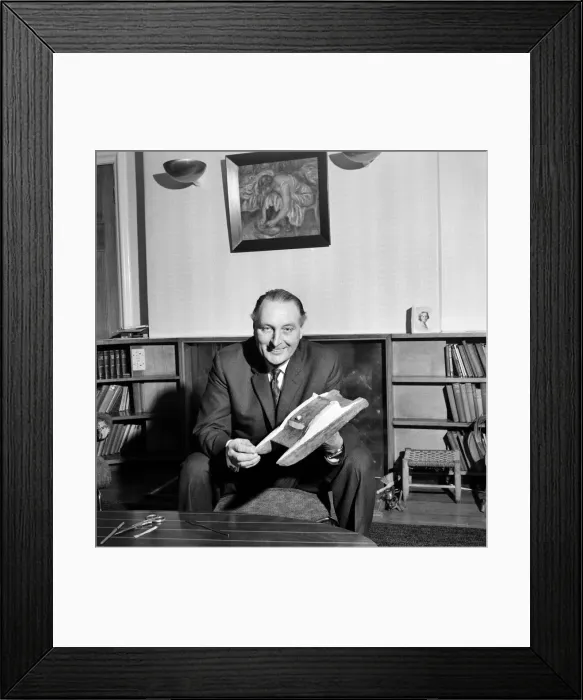 Framed Print : D. I. Y. expert Barry Bucknall. 1963 A987-003 Framed Print : D. I. Y. expert Barry Bucknall. 1963 A987-003