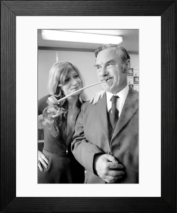 Framed Print : Pipe smoking Champion Robert Locke of Hayes, Middlesex, is pursued by typist Liliana