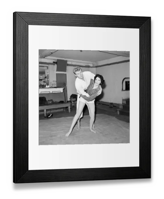 Framed Print : Womens Self Defence: Judo expert Joe Robinson shows Valerie Dave some self defence Framed Print : Womens Self Defence: Judo expert Joe Robinson shows Valerie Dave some self defence