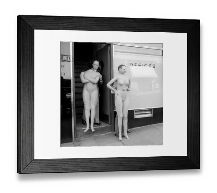 Framed Print : The workshop of a Midlands plastic figure factory, which manufacture a wide range of