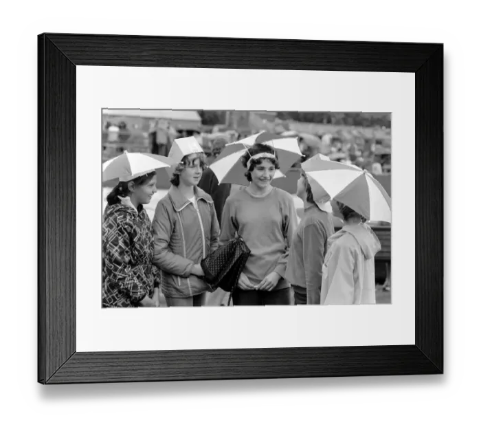 Framed Print : Wimbledon 1980: 2nd day. Funny hats: School girls, left to right: Andrea Graves