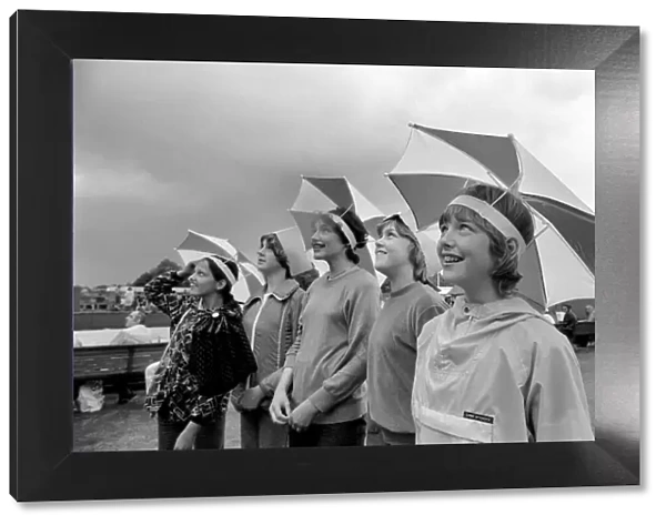Wimbledon 1980: 2nd day. Funny hats: School girls, left to right: Andrea Graves
