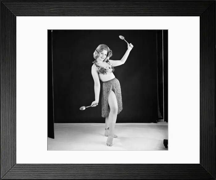 Framed Print : Hula girl costume modelled by Peggy Cage. E500-013