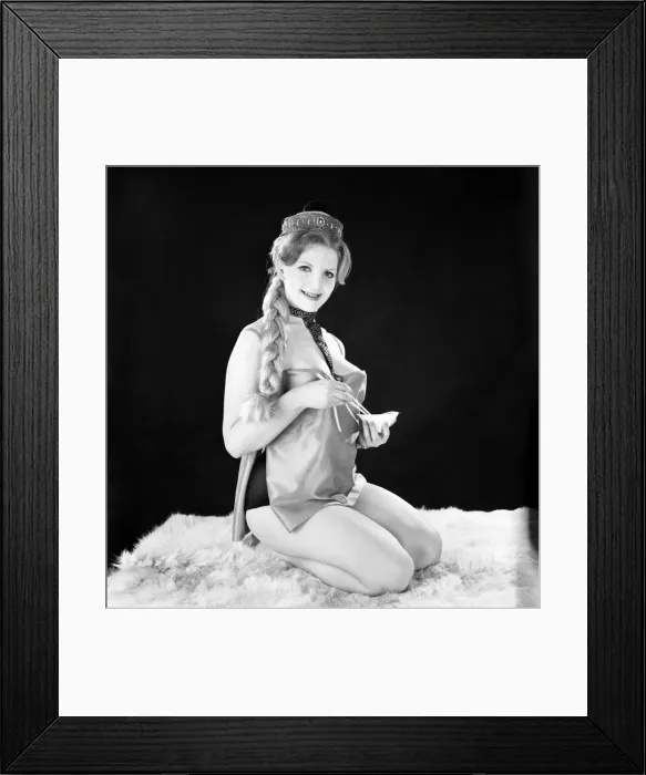 Framed Print : Model Peggy Cage seen here modelling a chinese style ouitfit in the Reveille studios Framed Print : Model Peggy Cage seen here modelling a chinese style ouitfit in the Reveille studios