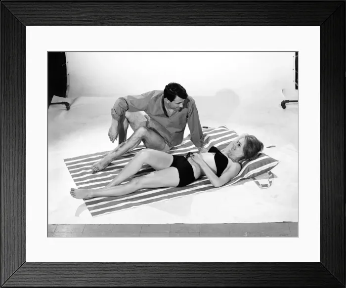 Framed Print : Holidays: Man and Woman demonstrating the beach bag that converts into a beach mat