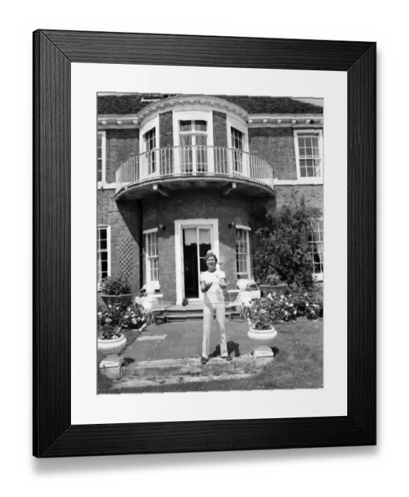 Framed Print : Singer and Presenter Des O Connor at his home. June 1980 Desobit