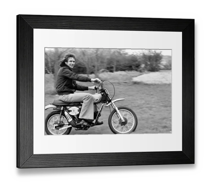 Framed Print : Britains top motor-cycling ace Barry Sheene aged 24 Framed Print : Britains top motor-cycling ace Barry Sheene aged 24