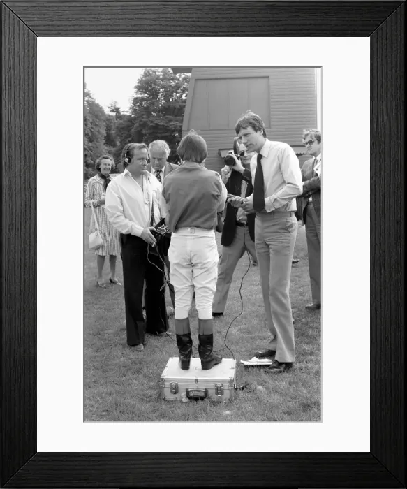 Framed Print : Fresh back from his successful win in the French Derby, Willie Carson rode at Lingfield Framed Print : Fresh back from his successful win in the French Derby, Willie Carson rode at Lingfield